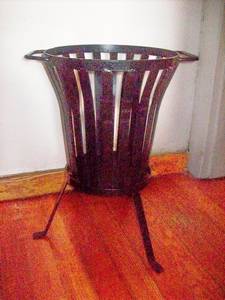 UNUSUAL METAL WOOD HOLDER - FIRESIDE/BRAAI AREA