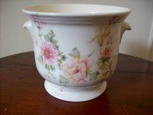 BONE CHINA.  POT PLANT HOLDER.