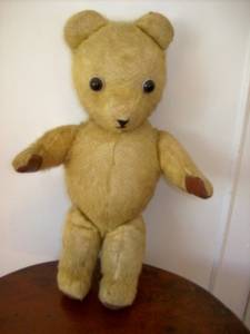 VINTAGE TEDDY BEAR.