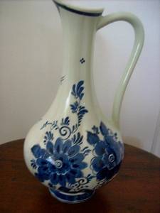 DELFTS BLAAU.  DISTEL.  SCR HANDPAINTED.  HOLLAND.