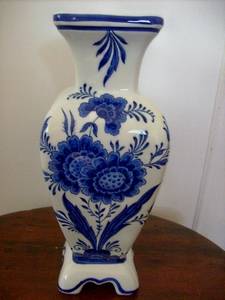 DELFT VASE.  Please read write up......................