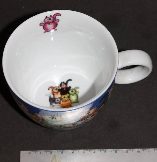 Porcelain mug with lid