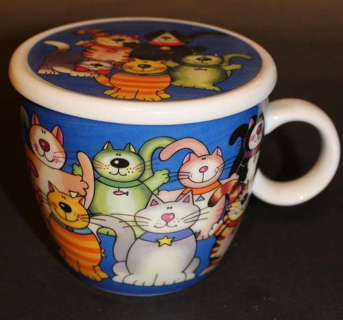 Porcelain mug with lid