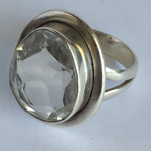 Stunnig Clear Quartz Sterling Silver Ladies Ring
