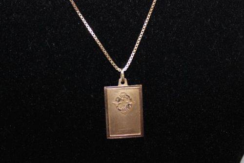 Beautiful 9ct Yellow Gold Ladies Necklace & Pendant
