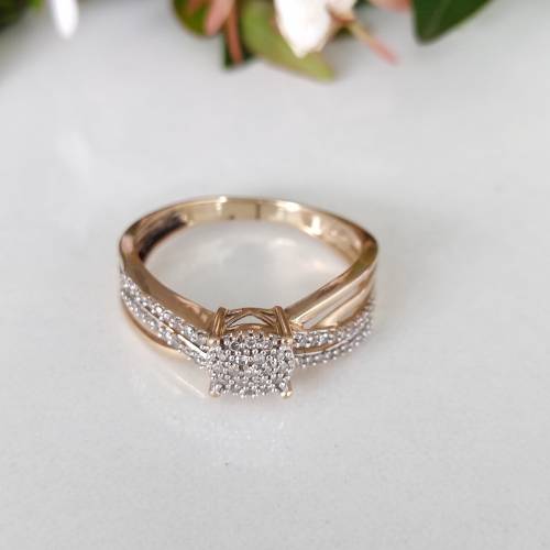 Yellow Gold and Diamond Chips Ring #1068