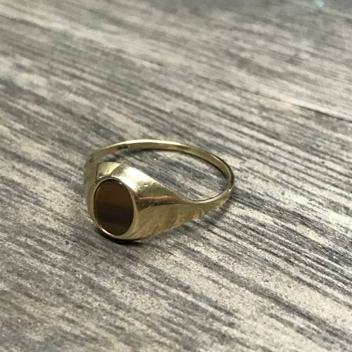 9Kt Yellow Gold + Tigers Eye