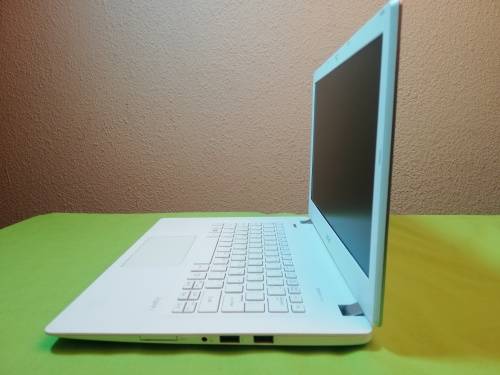 Acer Aspire V3-372-52T5 13.0" Core i5 Notebook
