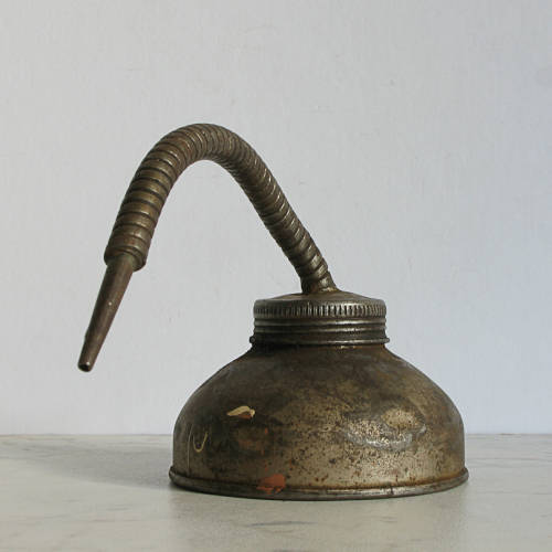 VINTAGE OIL CAN