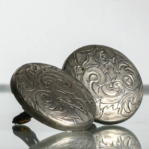 VINTAGE CLIP ON EARRINGS