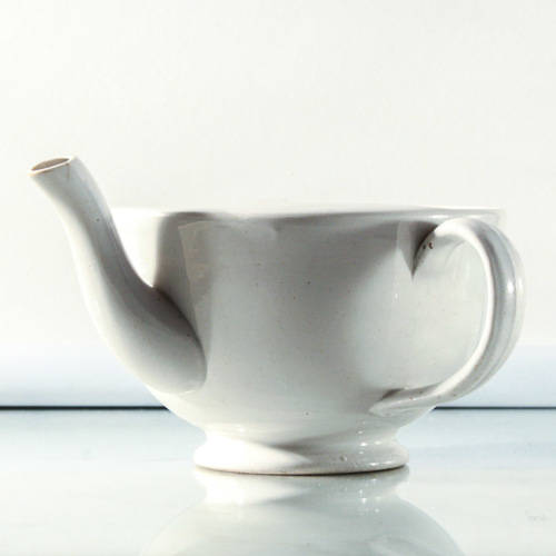 VINTAGE WHITE FEEDING CUP