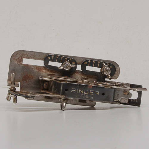 SINGER VINTAGE BUTTONHOLE ATTACHMENT 121795