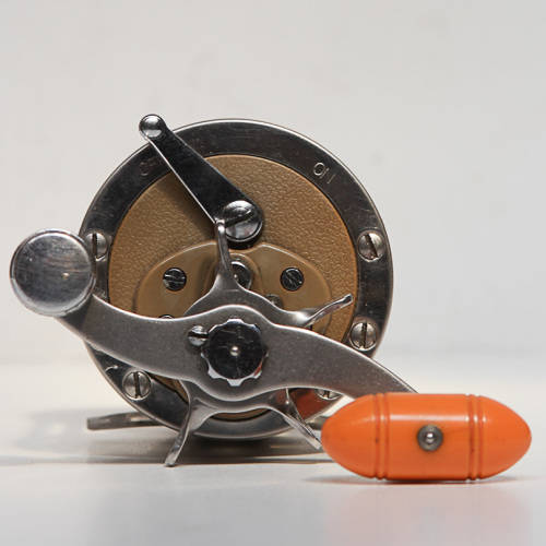 KENCOR FISHING REEL NO. 820M STAINLESS STEEL