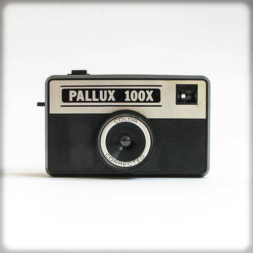VINTAGE PALLUX 100X PLASTIC CAMERA x1