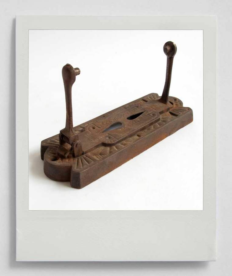 VINTAGE CARDOCCREEL TOILET ROLL HOLDER