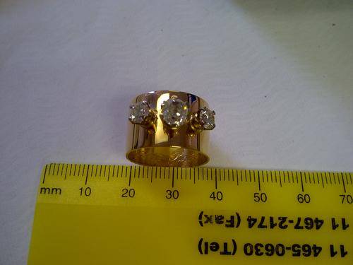 18ct Gold ring with 3 diamond