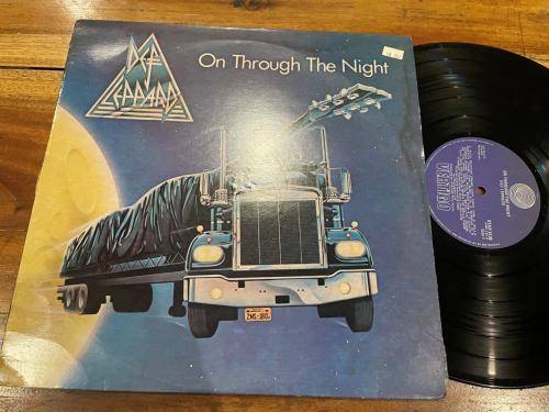 Def Leppard - On through the night STAR5136 (SA) VG/VG+
