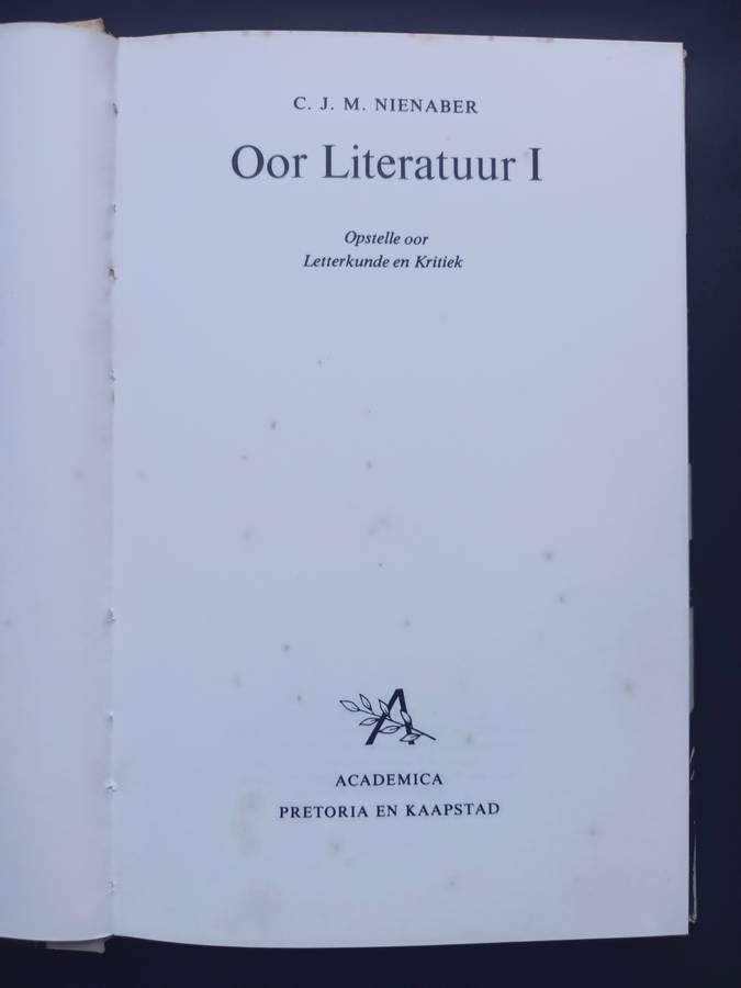 Oor literatuur 1 / C.J.M Nienaber