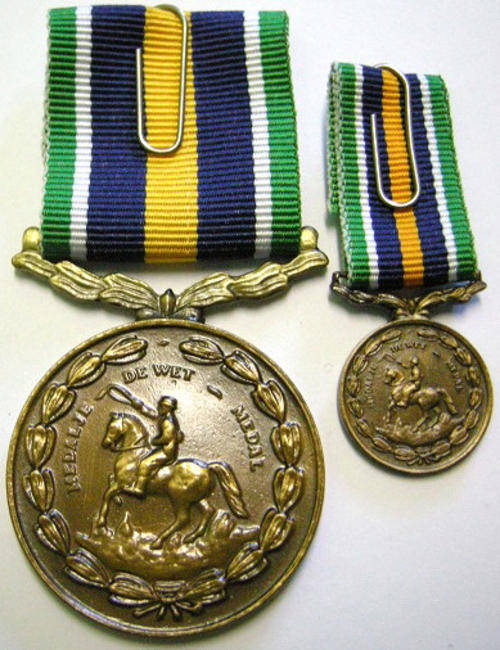 Full Size De Wet Medal Numbered @ Back Uniface Suspender & Miniature De Wet Medal