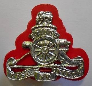 14 Field Regiment Beret Badge on Red Plastic Backing Dinnes 250