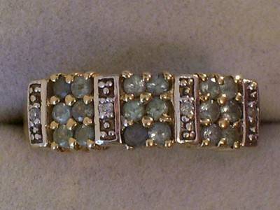 UNUSUAL 9CT GOLD PERIDOT AND DIAMOND RING VALUED AT R9 800!!