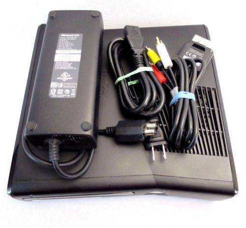 Xbox 360 4GB Console with Kinect Sensor: With Your Shape Game: Fitness Evolved