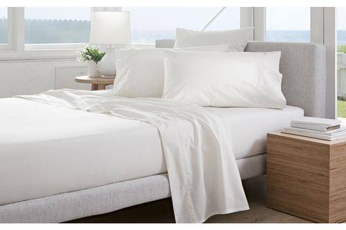 4 Piece 100% Luxury 300 Thread Count Egyptian Cotton Sheet Set - Includes Flat, Fitted Sheet & 2 Pil