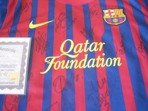 Barcelona 2011 / 2012 squad signed Football / Soccer shirt + COA includes MESSI!!