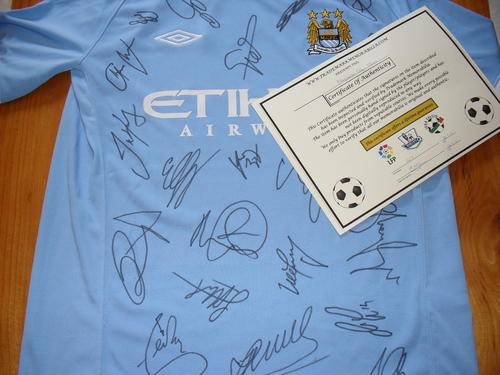 WOW!! 2010/11 MAN CITY F.C HOME PLAYER SIGNED FOOTBALL/SOCCER SHIRT + COA!! RARE!!