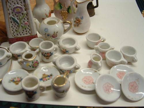 Porcelain Ornaments with wooden Shelves