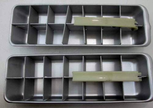 2X Vintage Aluminum Ice Trays - 30,5cm/10cm