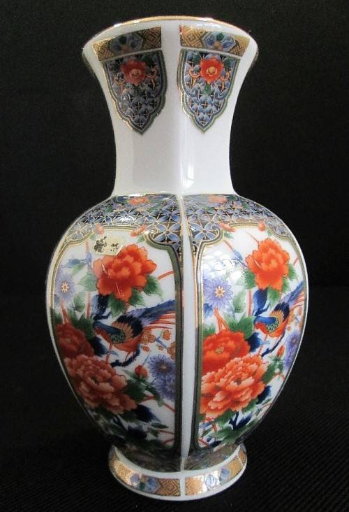 Beautiful Made In Japan Vase - Height 15,5cm