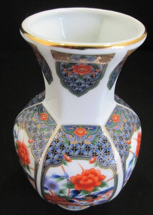 Beautiful Made In Japan Vase - Height 15,5cm