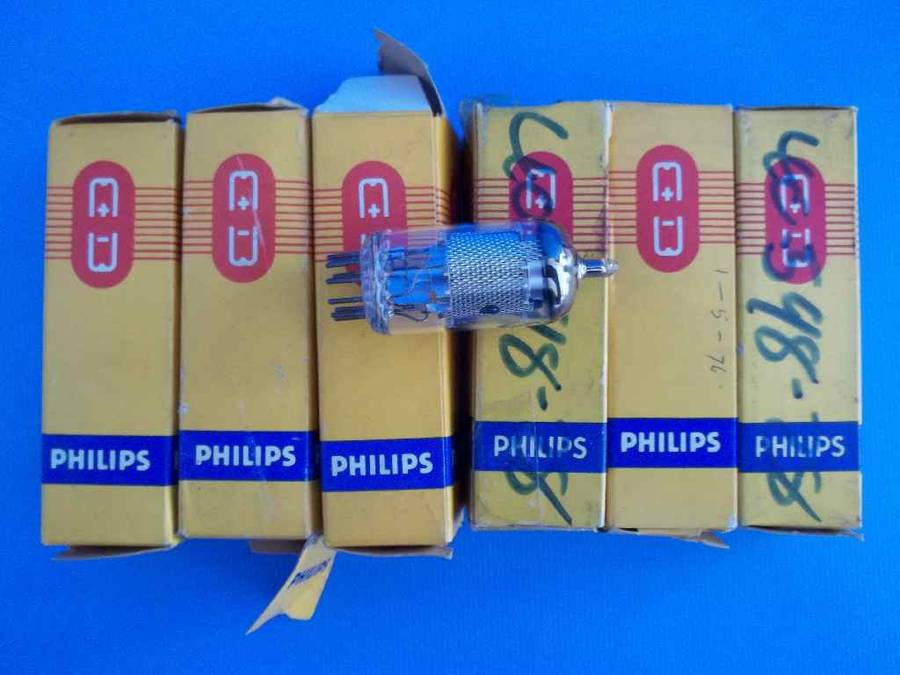 WOW! A FIND! 7 X PHILIPS ASSORTED VINTAGE VALVES (ALL IN ORIGINAL BOXES, EXCEPT ONE)