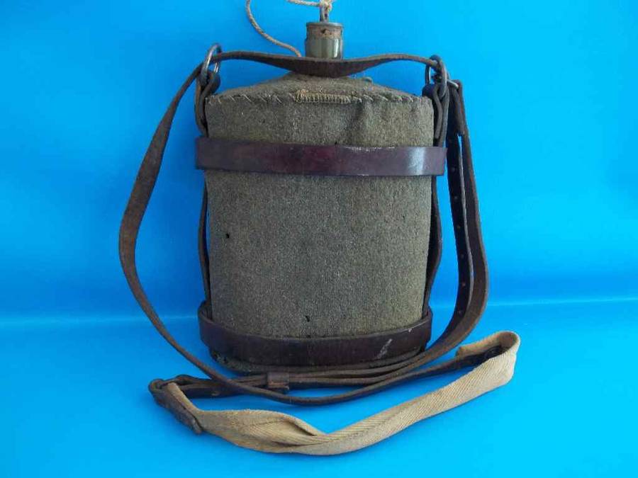 FANTASTIC! WW1 BRITISH ARMY CANTEEN WITH LEATHER SLING & CANVAS SHOULDER STRAP - LOOKS ALL ORIGINAL