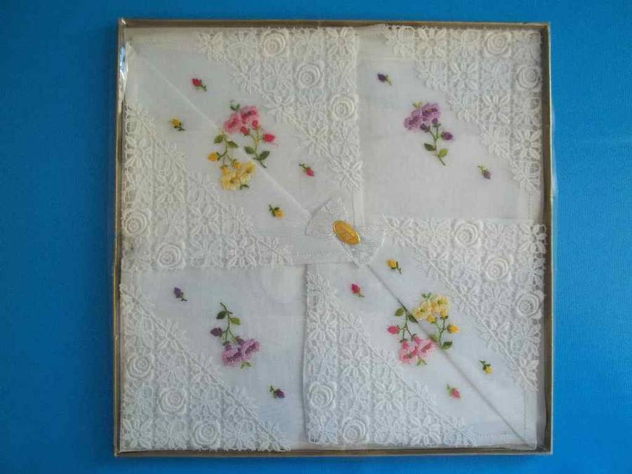 Superb Quality Embroidered Linen & Lace Handkerchief Boxed Set - Made In Switzerland