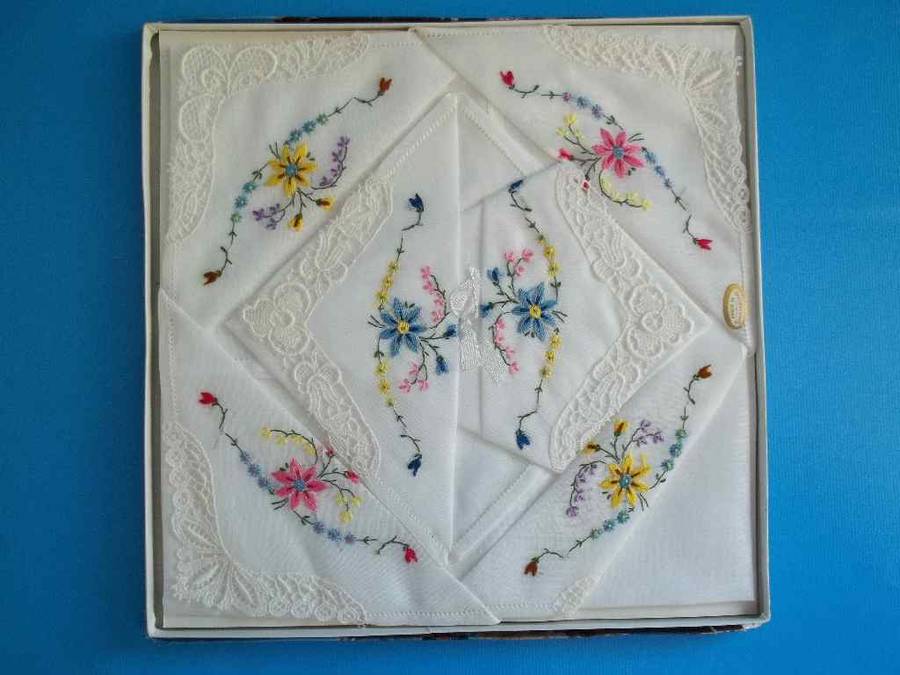 Superb Quality Embroidered Linen & Lace Handkerchief Boxed Set - Made In Switzerland