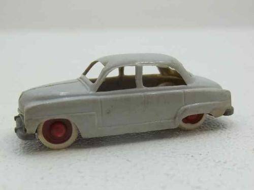 Aronde Model Car - Made In France - 4,5cm/1,8cm/1,5cm
