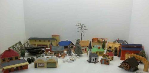 Vintage Assorted Pieces Of Model Train / Railroad Scenery