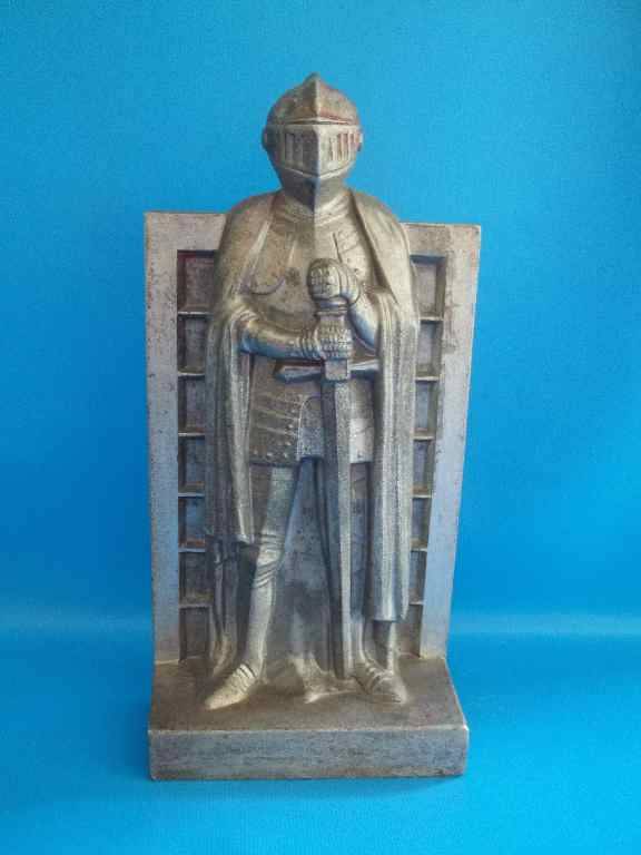 Metal Knight Suitable To Mount On A Wall Or Door - Height 23,5cm - Width 11,5cm