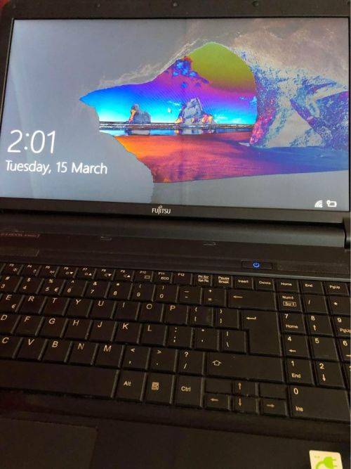 LAPTOP- FUJITSU LIFEBOOK AH530