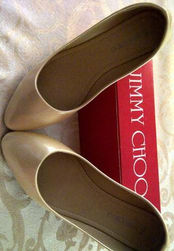 JIMMY CHOO PUMP- BEIGE SIZE 7 - SUPER STYLISH+COMFY AND SMART!!!