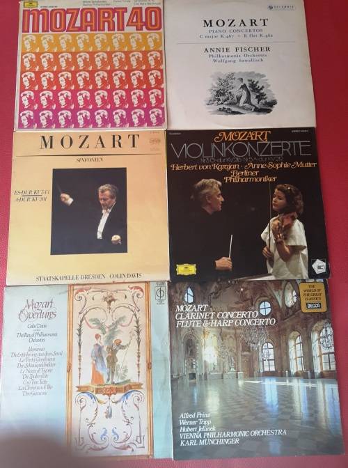 LP,Mozert selcetion of vinyl records,ungraded, sold as a lot,30 records