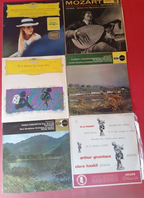 LP,Mozert selcetion of vinyl records,ungraded, sold as a lot,30 records