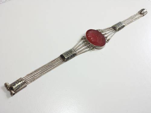 SILVER AND CAMEO BRACLET