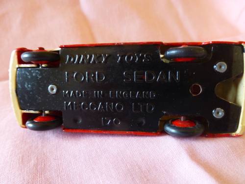 Dinky toys Ford Sedan 170 Sirca 1956-58 Meccano Ltd England.