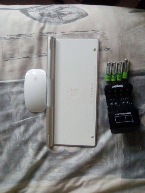 Apple Keyboard and Mouse with rechargeable batteries and Changer