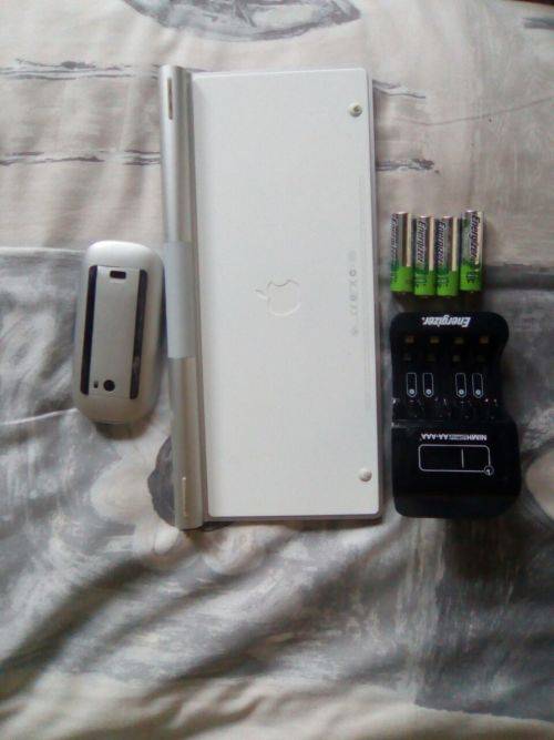 Apple Keyboard and Mouse with rechargeable batteries and Changer
