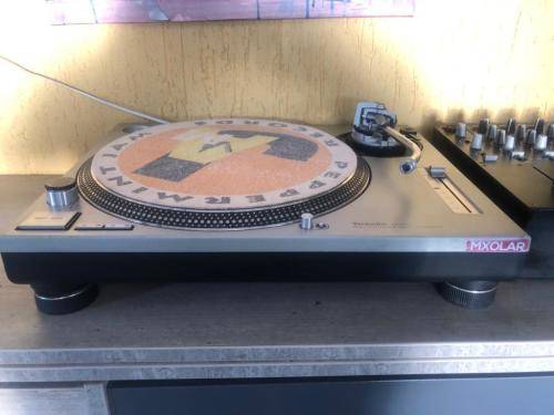 Technics SL 1200 turntable Single