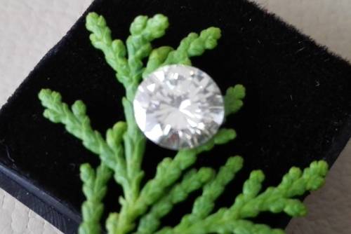 Beautiful 1.40 ct 7.05 mm White  color I-K Si1 Round Cut Moissanite